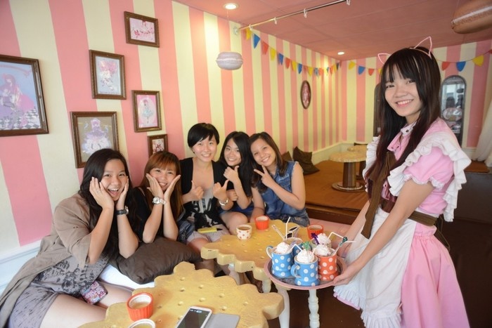 Nàng hầu cùng các cô chủ đáng yêu tại The Other Person