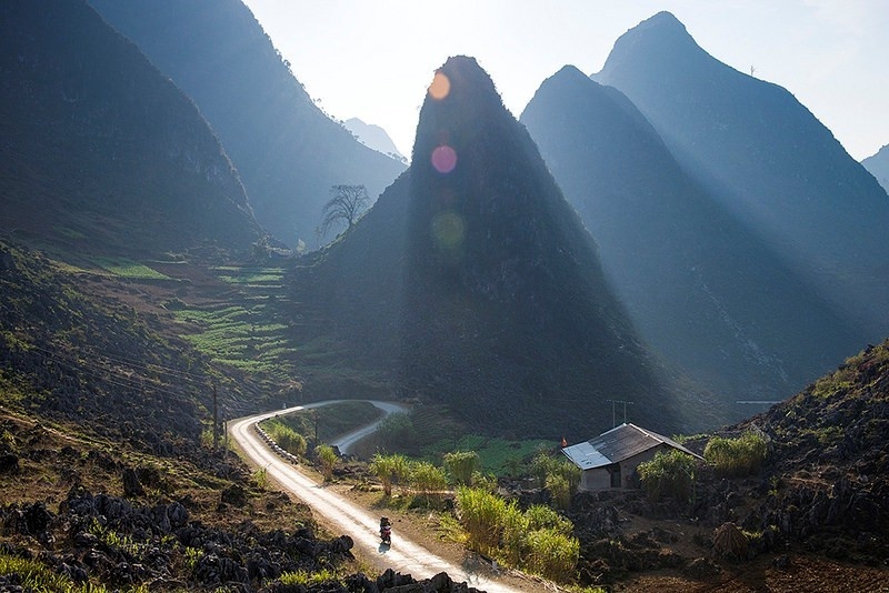 Vượt Mã Pí Lèng, đến với cao nguyên đá xinh đẹp của Hà Giang 