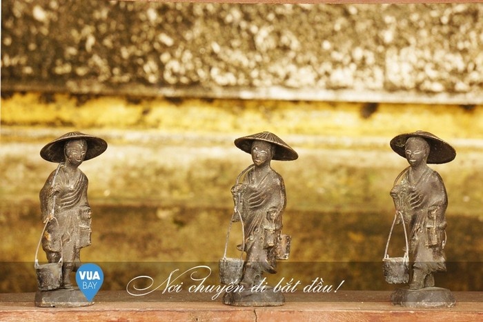 Bronze statue is one of the souvenirs not to be missed when visiting Hoi An 