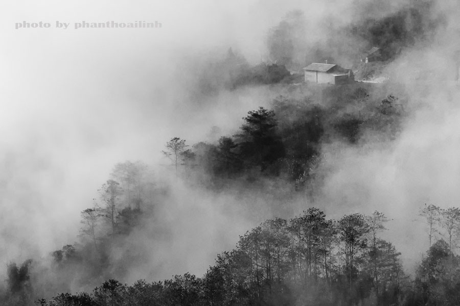 Sapa bọc trong mây.