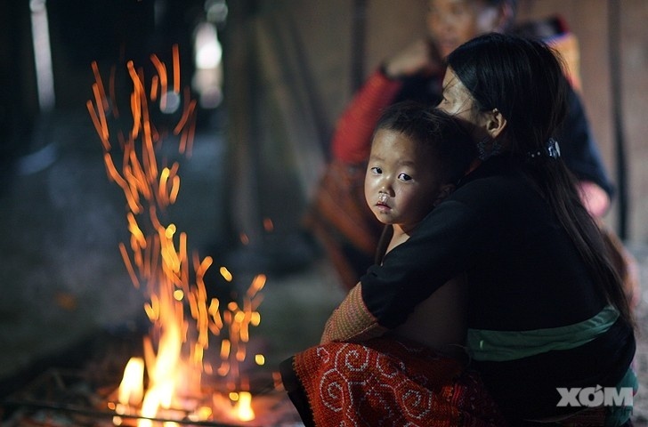 Bên bếp lửa mùa đông Mai Châu