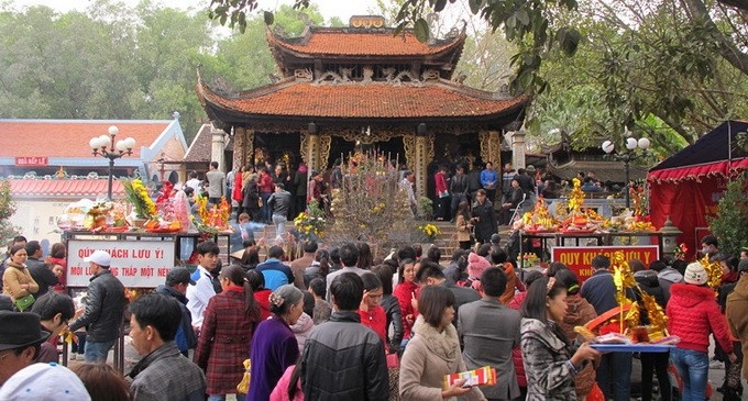 Tấp nập hành hương đầu xuân