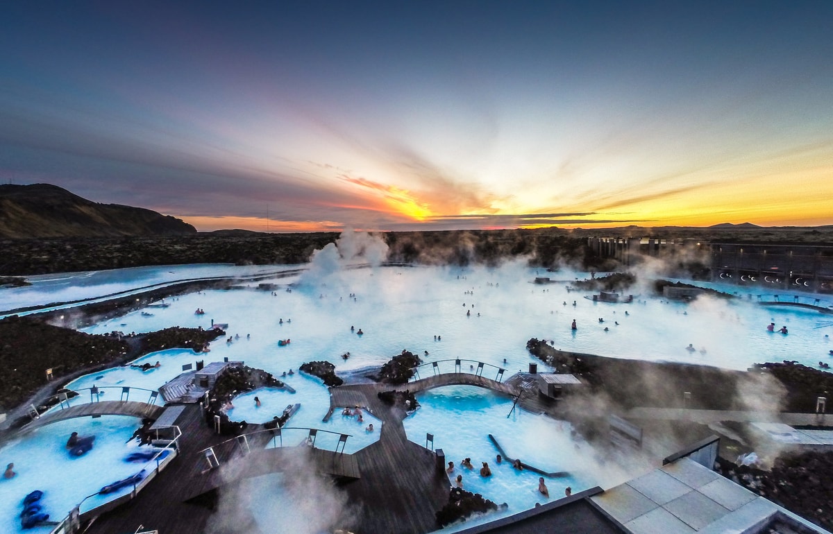 Chính cảnh tượng ngoạn mục và đặc điểm tốt cho da của dòng nước đã đưa Blue Lagoon trở thành một những địa điểm du lịch nổi tiếng nhất thế giới. - Ảnh: sưu tầm