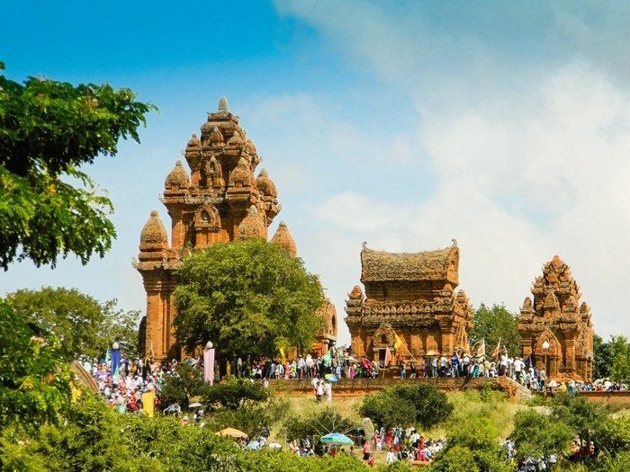Rộn ràng bước chân người mùa lễ hội Phan Rang