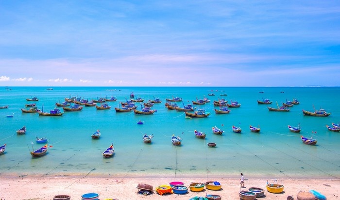 Biển Mũi Né trong vắt như ngọc