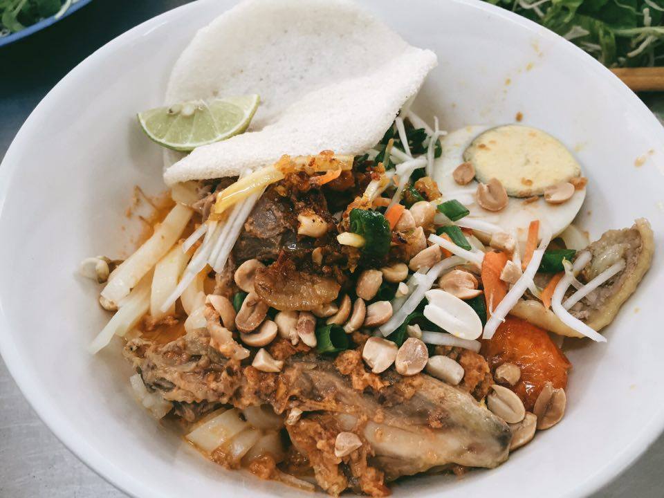 Mình rất ấn tượng với bánh mình Phượng ở Hội An, tuy lúc đến là trời đang mưa nhưng bọn mình vẫn mặc áo mưa và cùng nhau thưởng thức. Đây sẽ là kỷ niệm mình không thể nào quên được trong chuyến đi vừa rồi