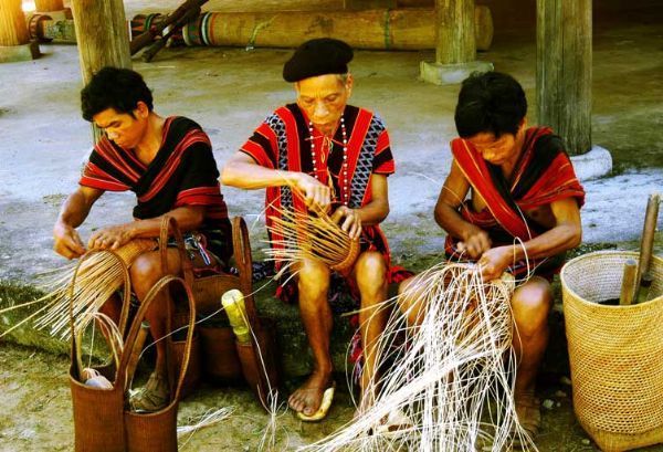 Làng nghề đan lát của người Khơ-mú